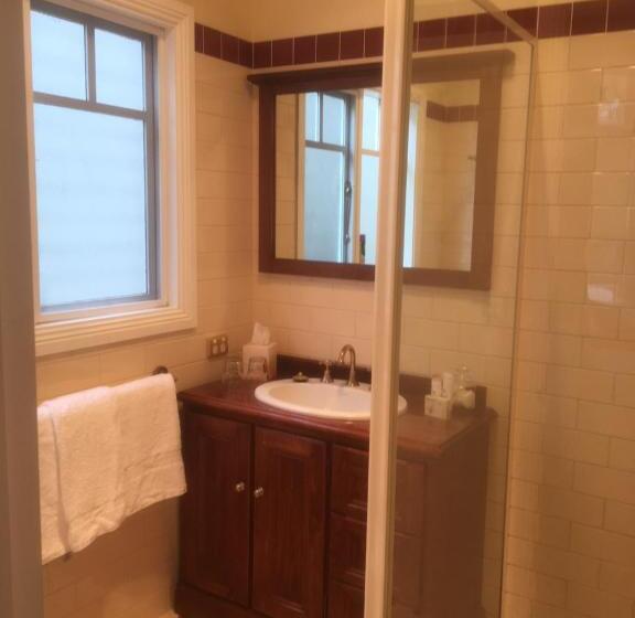 جناح, House On The Hill Bed And Breakfast