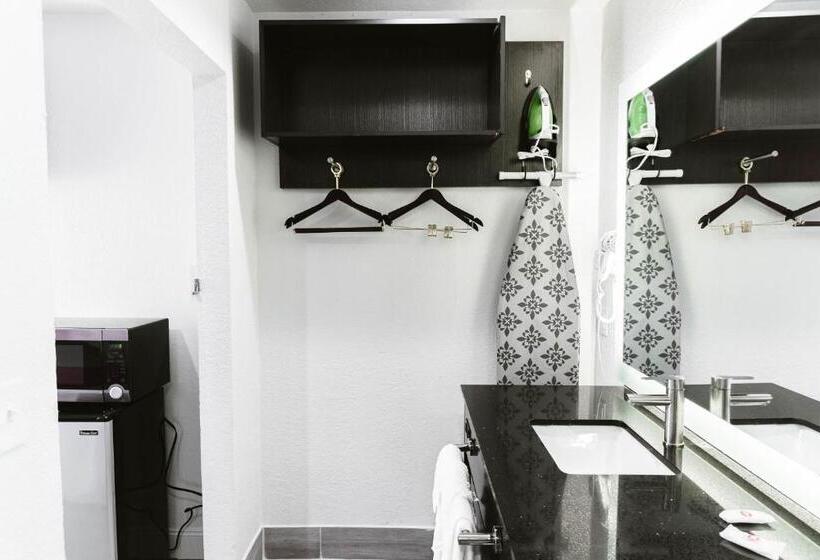 غرفة قياسية سرير كينج, Motel 6 Bellville, Oh