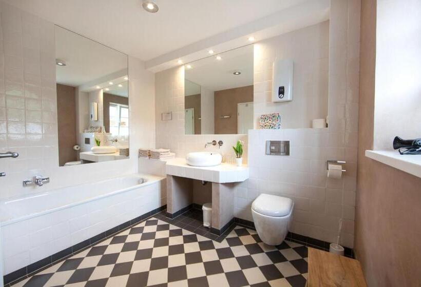 Дом 1 Спальня, Weingut & Gästehaus Giwergreif