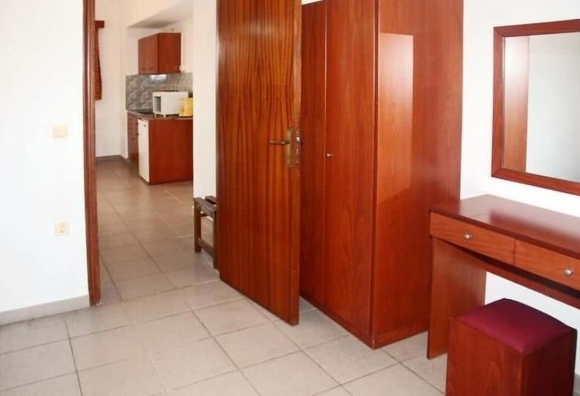 דירת חדר נוף לגינה, Barbie Hotel Apartments