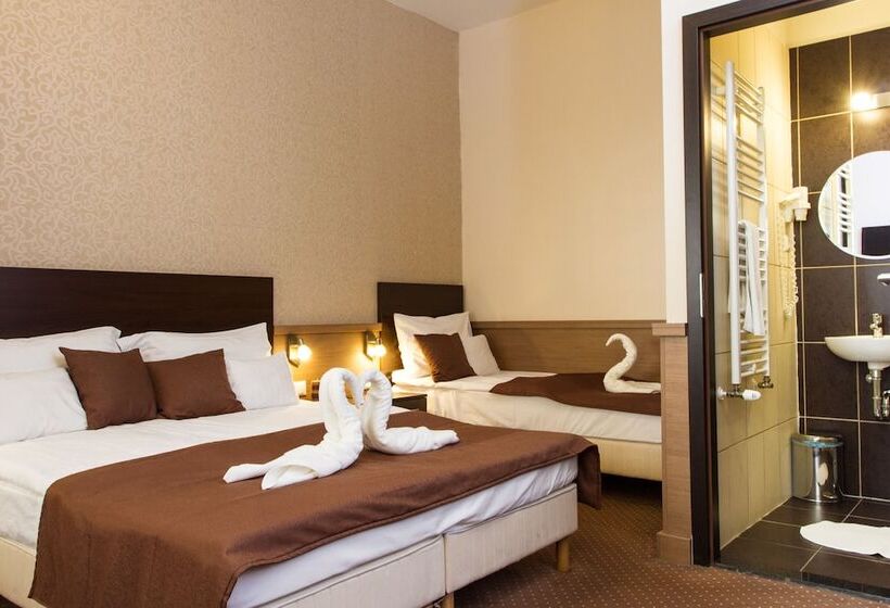 חדר סטנדרט לשלושה, Central Hotel 21 And Apartments