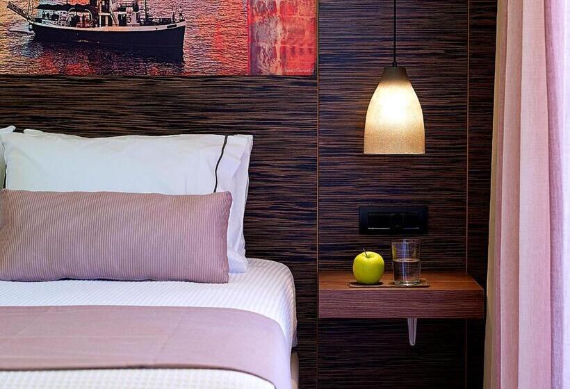 バルコニー付きスーペリアルーム, Elotis Suites