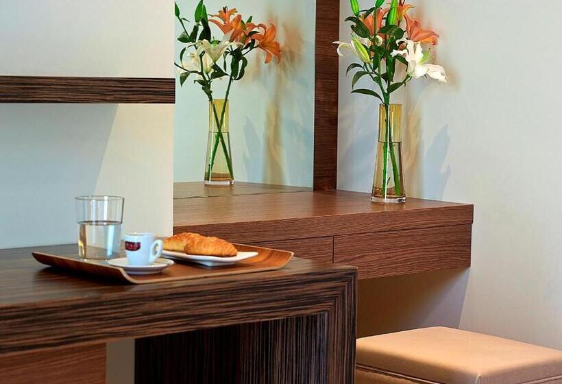 バルコニー付きスーペリアルーム, Elotis Suites