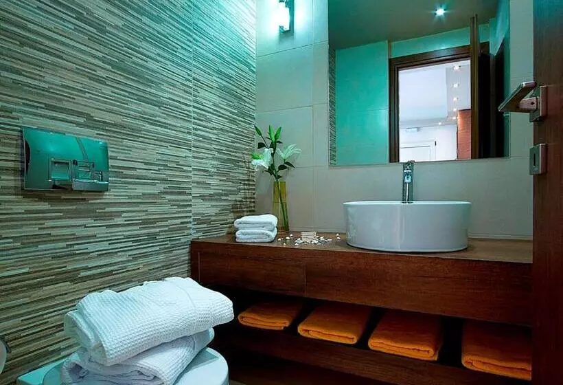 سوییت جونیور با بالکن, Elotis Suites