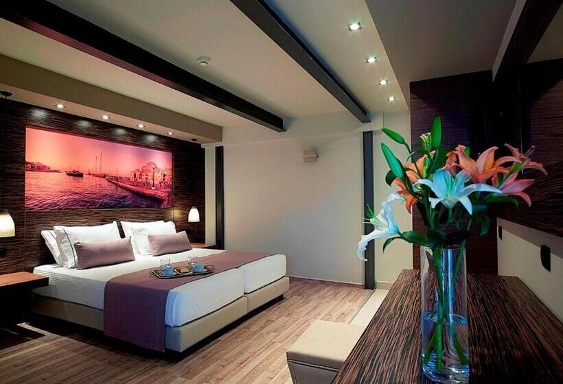 Полулюкс с Балконом, Elotis Suites