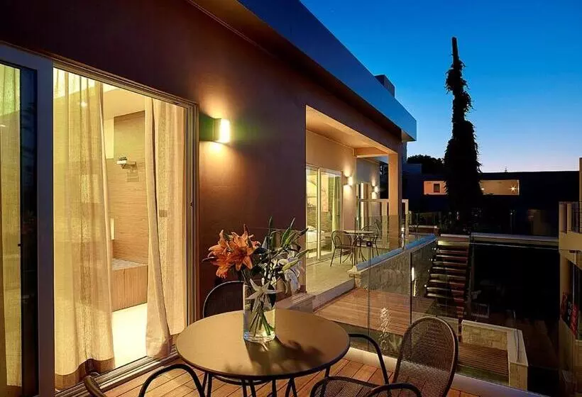 اتاق سوپریور سه تخته, Elotis Suites