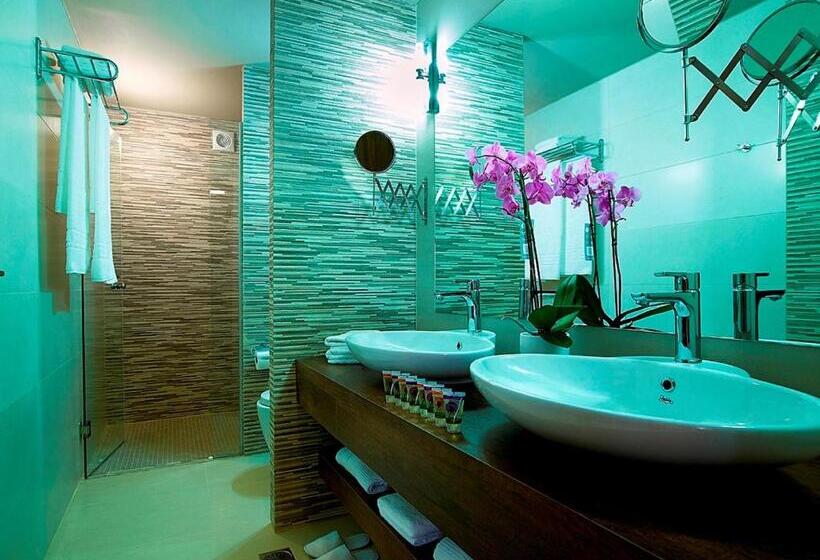 バルコニー付きジュニアスイート, Elotis Suites