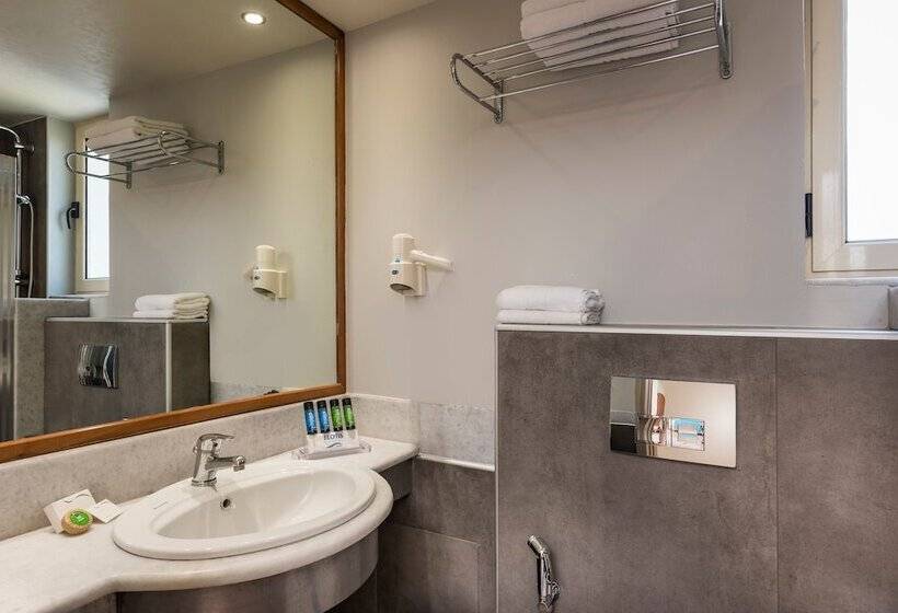 スタンダードスタジオ, Elotis Suites