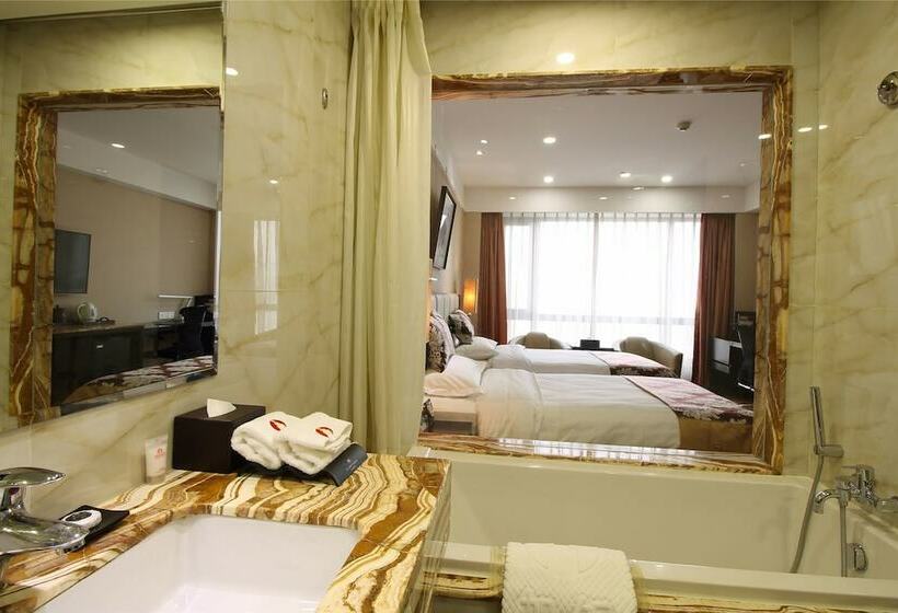 Quarto Classe Business, Ac Embassy