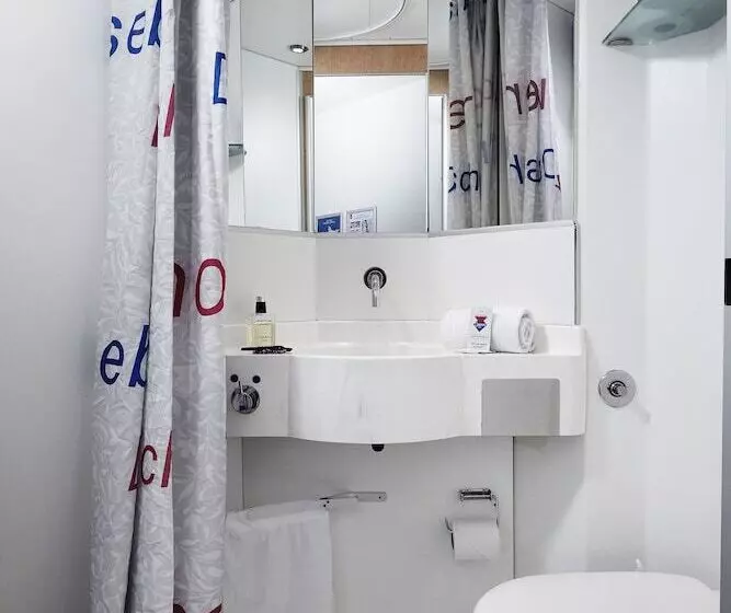 ファミリールーム, Cabinn Express