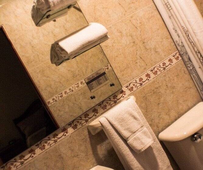 Семейный Номер, Charlies Place Hotel & Spa