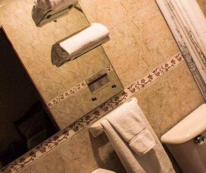 اتاق خانوادگی, Charlies Place Hotel & Spa