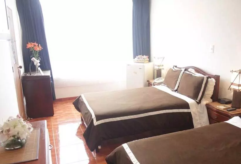 اتاق خانوادگی, Charlies Place Hotel & Spa