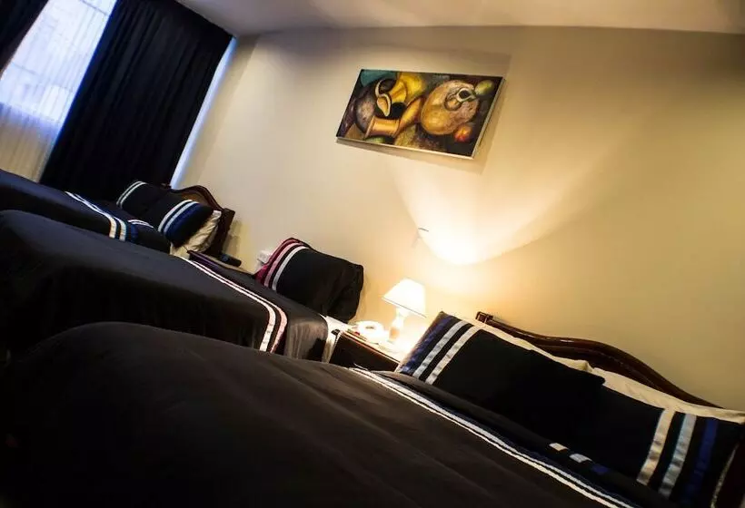 اتاق خانوادگی, Charlies Place Hotel & Spa