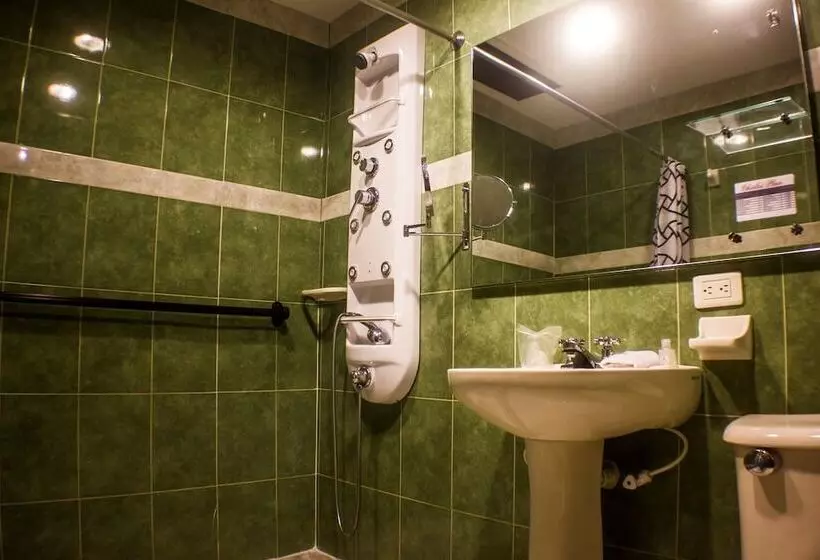 سوییت جونیور, Charlies Place Hotel & Spa