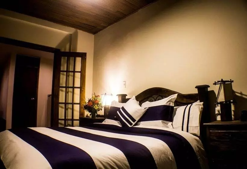 سوییت جونیور, Charlies Place Hotel & Spa
