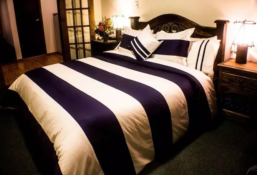 سوییت جونیور, Charlies Place Hotel & Spa