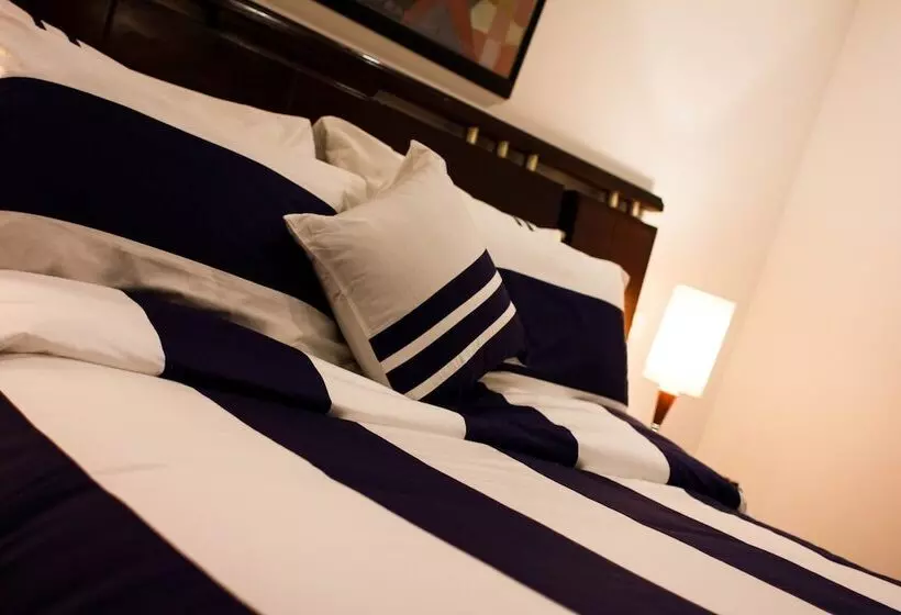 سوییت جونیور, Charlies Place Hotel & Spa