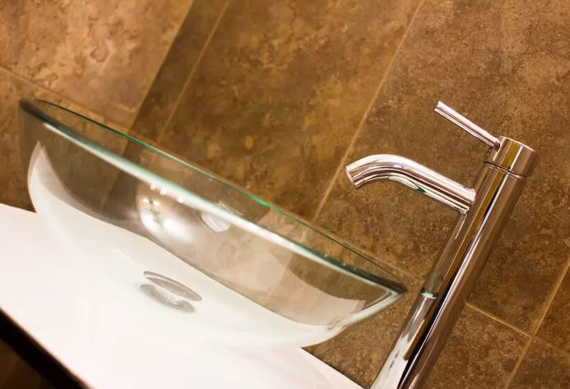 اتاق استاندارد با سرویس بهداشتی مشترک, Charlies Place Hotel & Spa