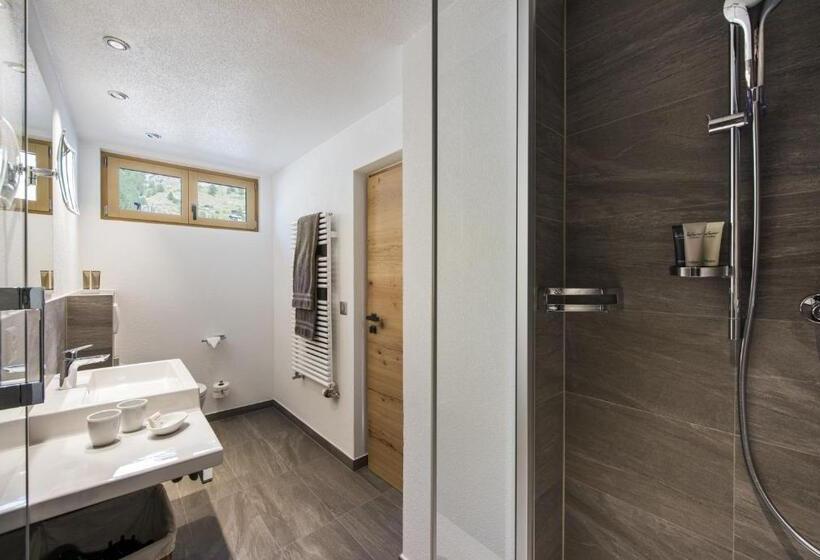 جناح, Chesa Valese