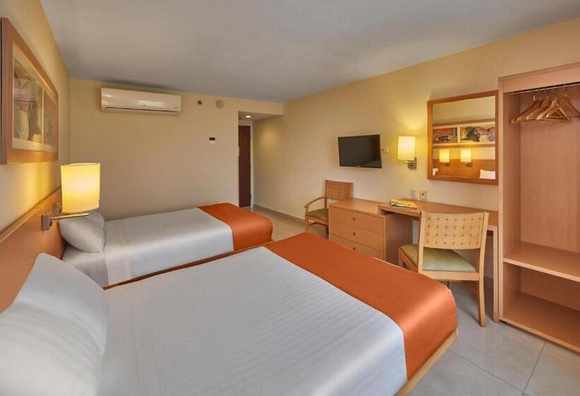 غرفه قياسيه سريرين مزدوجين, City Express By Marriott Mazatlan