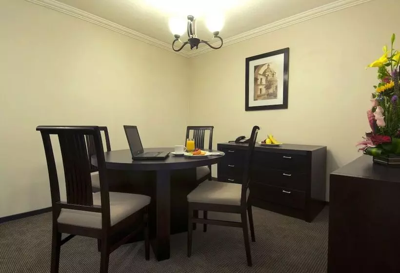 سوئیت جونیور با تخت بزرگ, Fiesta Inn Toluca Centro