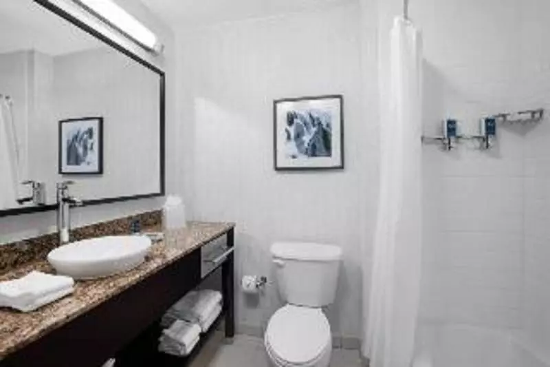 キングサイズベッドのスタンダードルーム, Four Points By Sheraton Fort Lauderdale Airport  Dania Beach