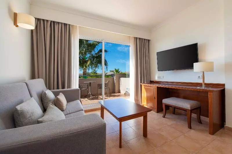 キングサイズベッドのスイートルーム, Four Points By Sheraton Fort Lauderdale Airport  Dania Beach