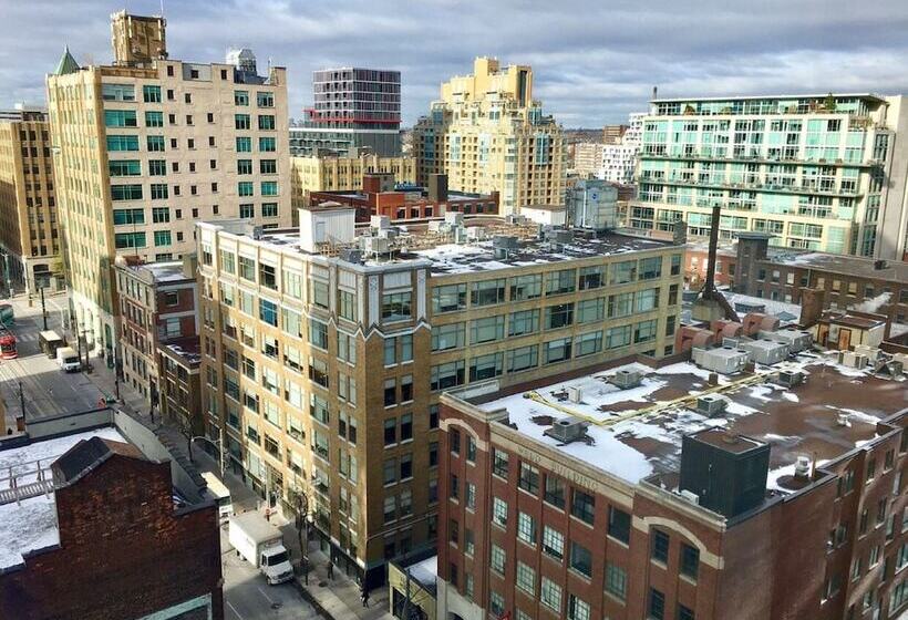 身障者適用ダブルベッド付きスタンダードルーム, Revery Toronto Downtown, Curio Collection By Hilton