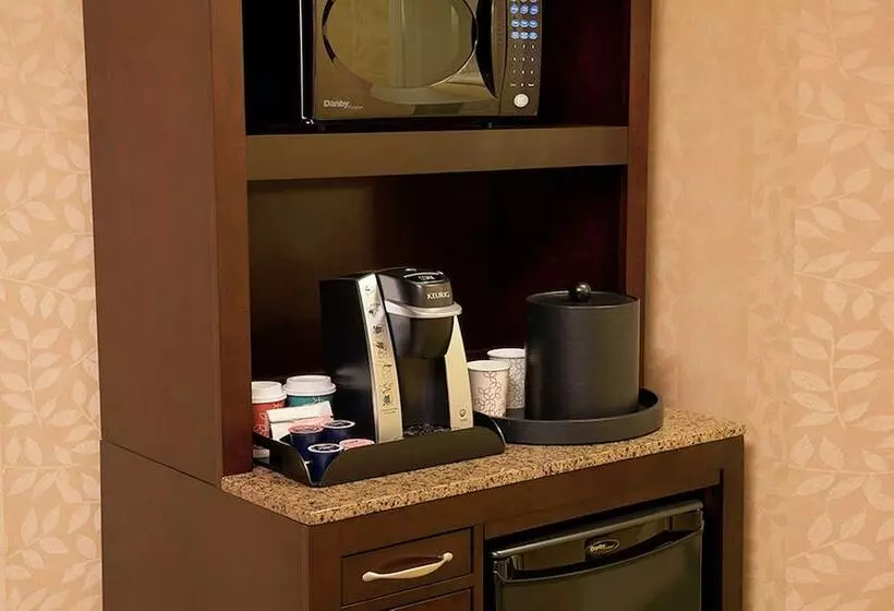 اتاق استاندارد با تخت دوبل برای معلولان, Revery Toronto Downtown, Curio Collection By Hilton