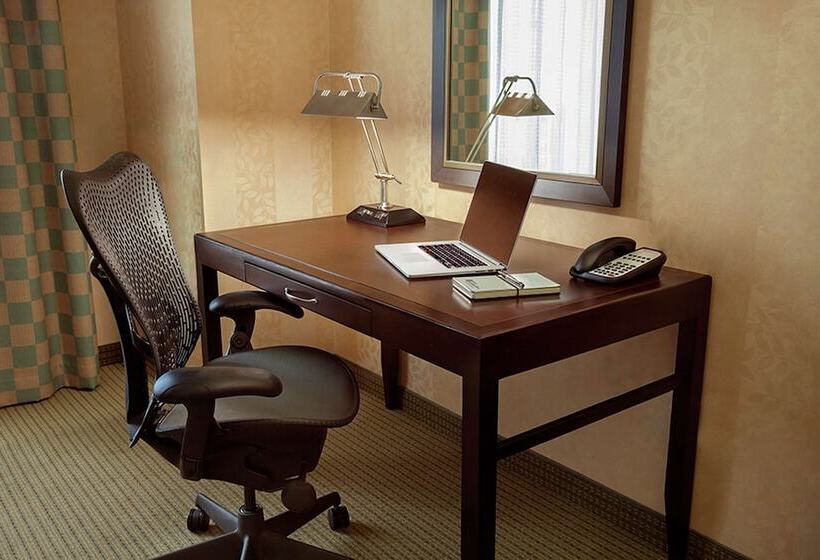 身障者適用ダブルベッド付きスタンダードルーム, Revery Toronto Downtown, Curio Collection By Hilton