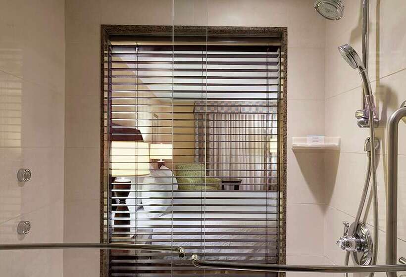 身障者適用ダブルベッド付きスタンダードルーム, Revery Toronto Downtown, Curio Collection By Hilton