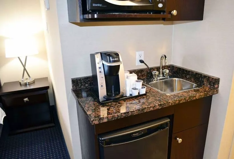 スイート, Holiday Inn Express Hotel & Suites Edson, An Ihg