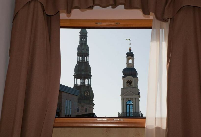 اتاق استاندارد یک نفره, Justus