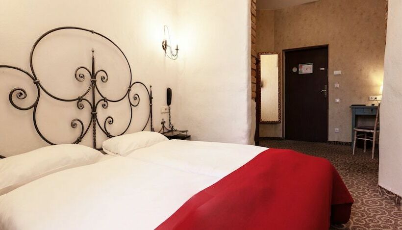 اتاق استاندارد, Justus