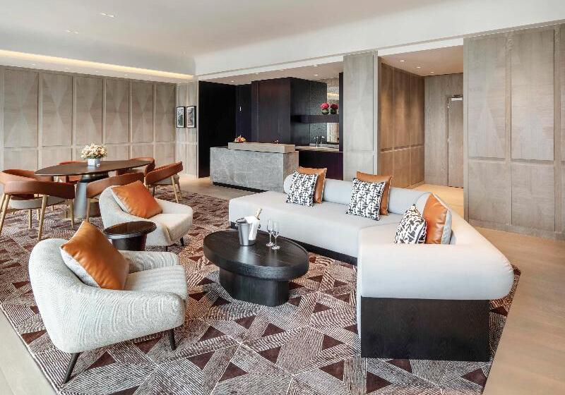 اتاق استاندارد یک نفره, Justus