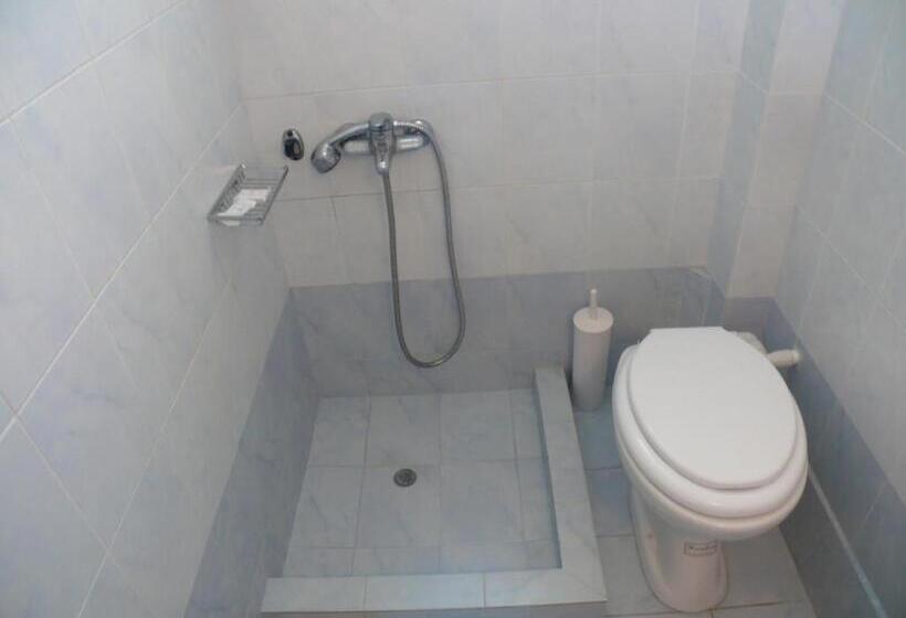 غرفة قياسية, Karyatides