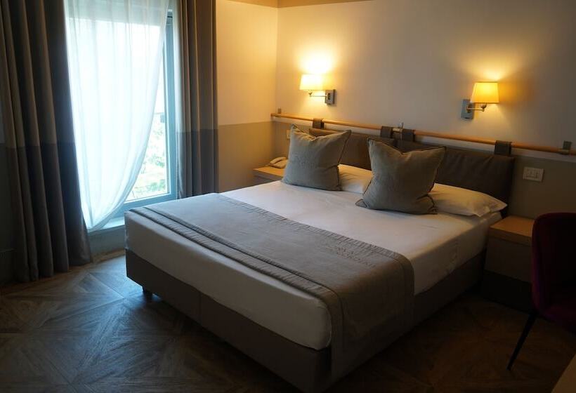 غرفة قياسية فردية, Le Corderie