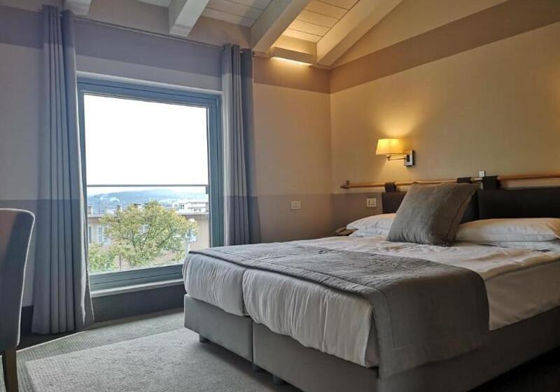 غرفة قياسية فردية, Le Corderie