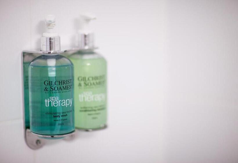 اتاق سوپریور, Leonardo Derby