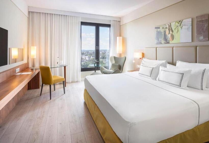 اتاق استاندارد با چشم‌انداز شهر, Melia Luxembourg