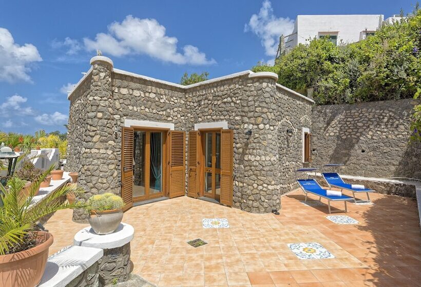 غرفة ديلوكس مطلّة علي البحر, Punta Imperatore