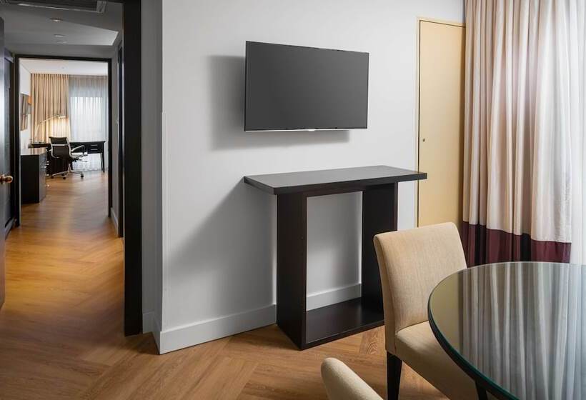 سوییت جونیور, Radisson Blu Hotel Bucharest