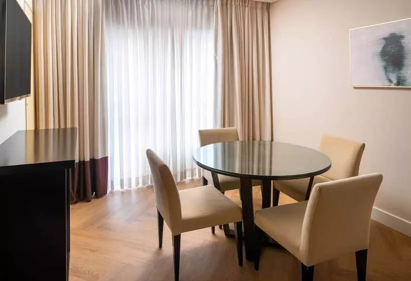 سوییت جونیور, Radisson Blu Hotel Bucharest