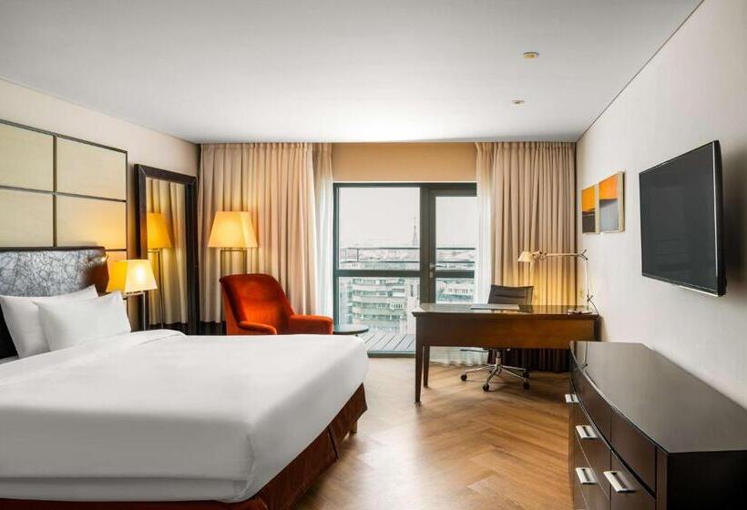 سوییت جونیور, Radisson Blu Hotel Bucharest