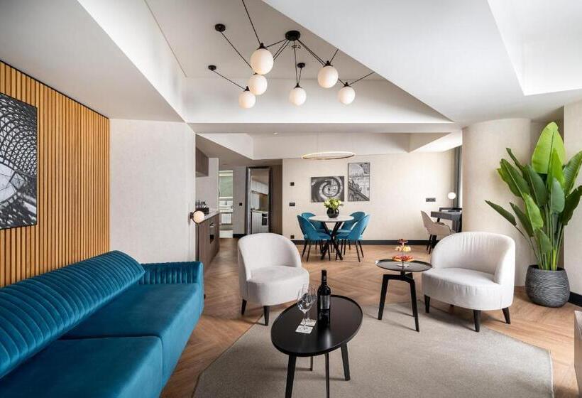 سوئیت اجرایی با تخت کینگ, Radisson Blu Hotel Bucharest