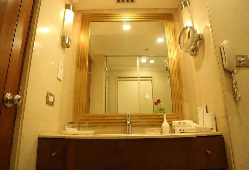 غرفة ديلوكس, The Acura Bmk