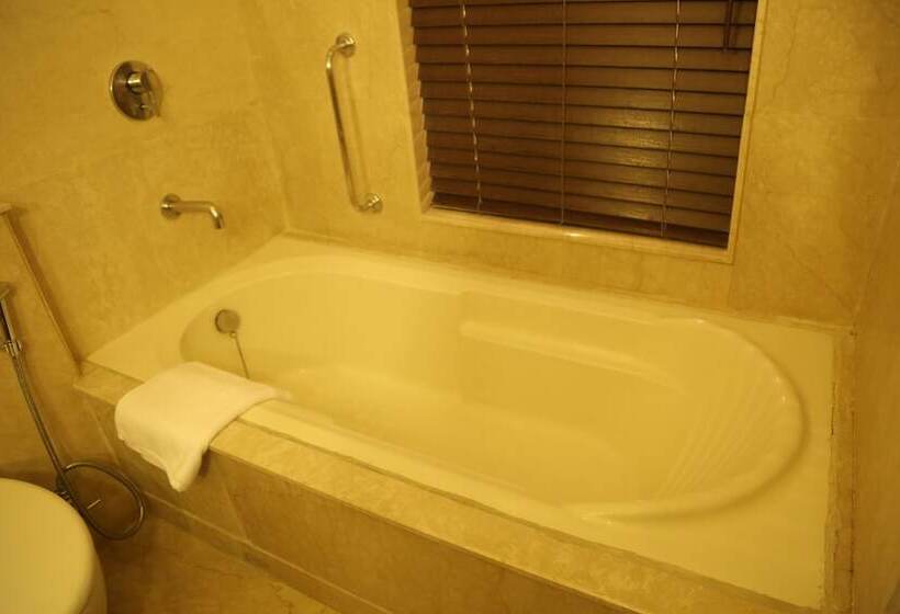 غرفة تنفيذية, The Acura Bmk