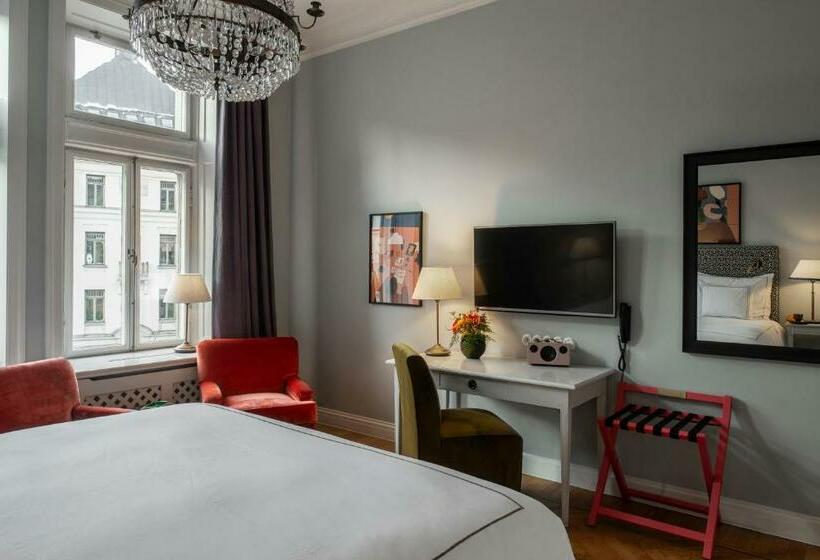 디럭스 룸 킹사이즈 침대, The Sparrow