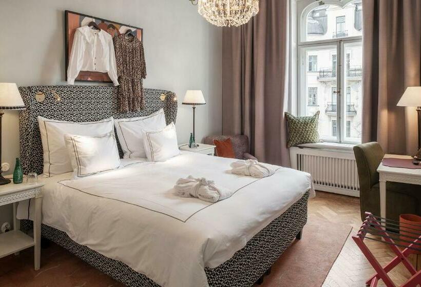 디럭스 룸 킹사이즈 침대, The Sparrow